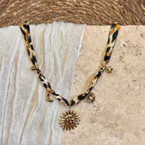 Collier foulards léopard breloques