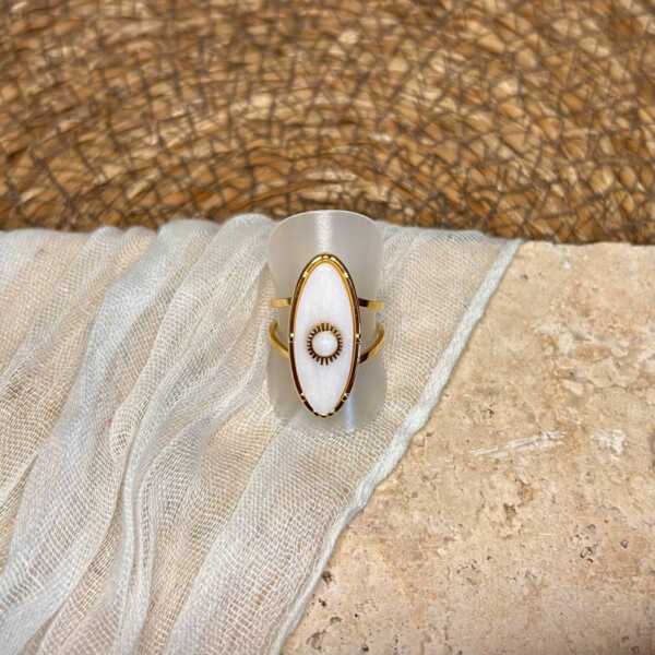 Bague ovale blanche doré