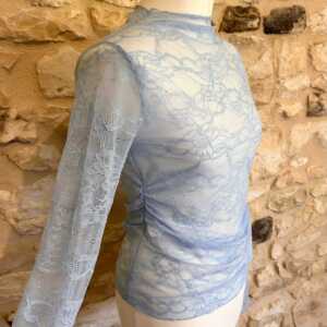 Top en dentelle bleu