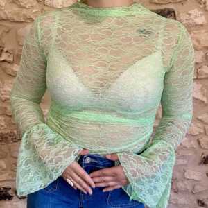 Top en dentelle vert acidulé
