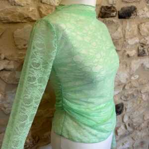 Top en dentelle vert acidulé