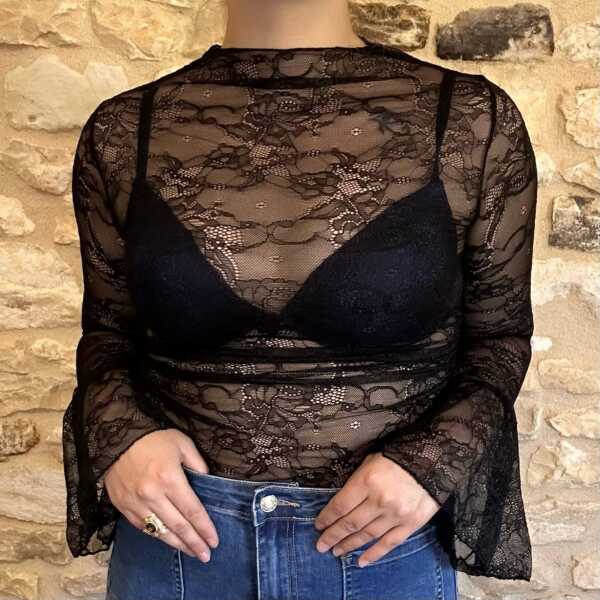 Top en dentelle noir