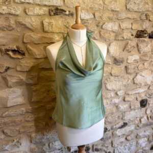 Top satiné dos nu vert d’eau
