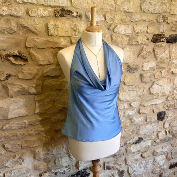 Top satiné dos nu bleu – Image 2