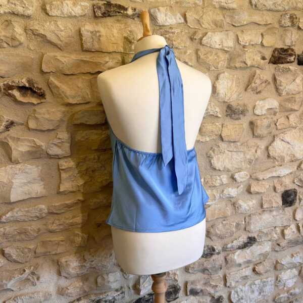 Top satiné dos nu bleu – Image 3
