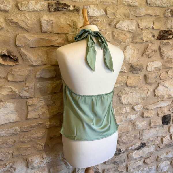 Top satiné dos nu vert d'eau – Image 3