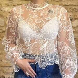 Blouse en dentelle et broderie floral