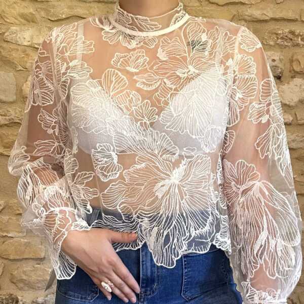 Blouse en dentelle et broderie floral