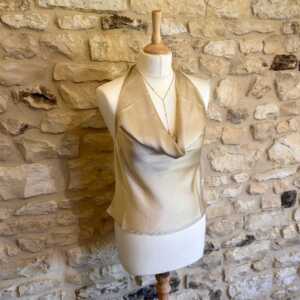 Top satiné dos nu beige