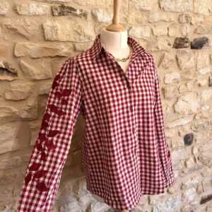 Chemise à carreaux brodée