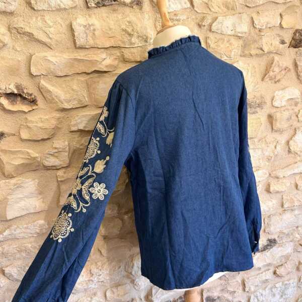 Blouse bleu jeans brodée – Image 3