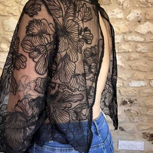 Blouse en dentelle et broderie floral – Image 2