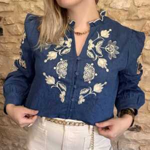 Blouse bleu jeans brodée