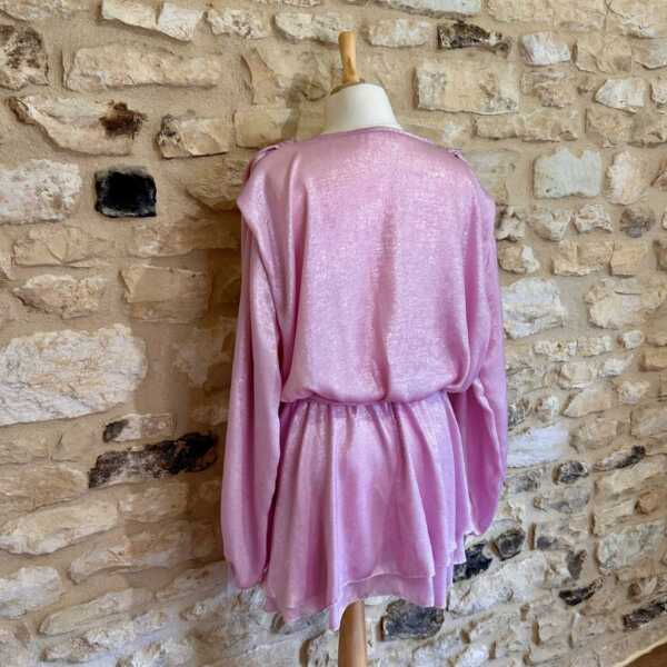 Robe courte rose satinée – Image 3